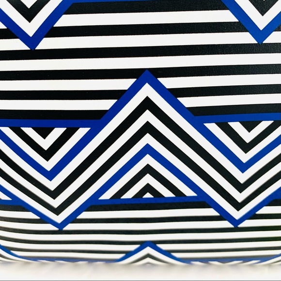 Vs Pink Cosmetic Bag Geo Metric Print NWT - Picture 8 of 11